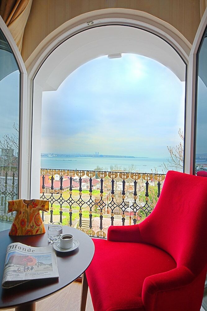 The Magnaura Palace Hotel