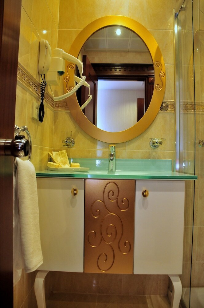 The Magnaura Palace Hotel