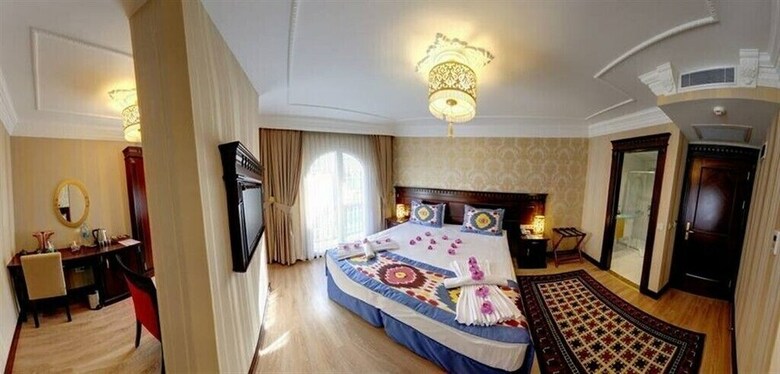 The Magnaura Palace Hotel