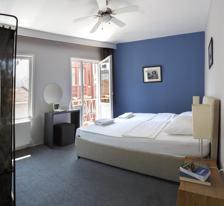 Hush Hostel Lounge