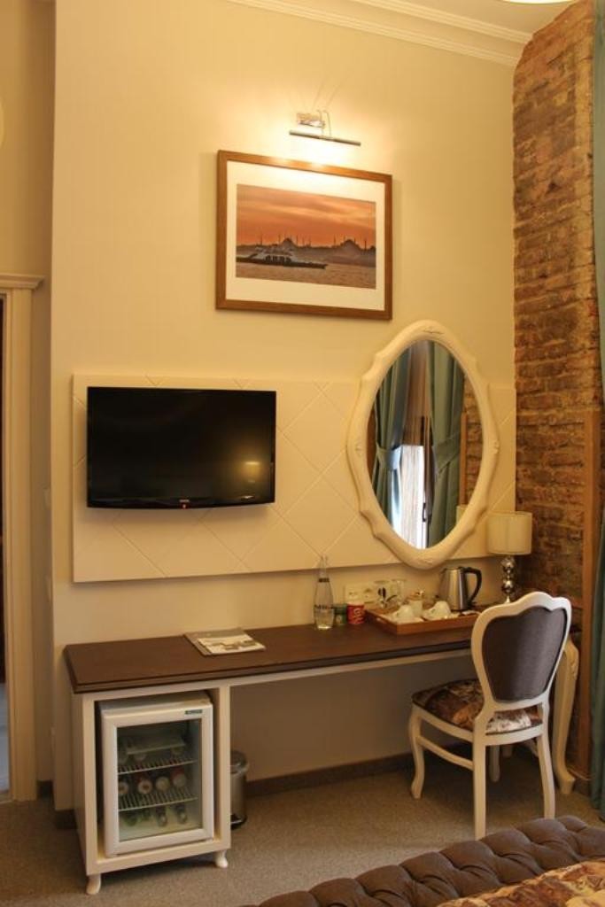 Collage Pera Hotel