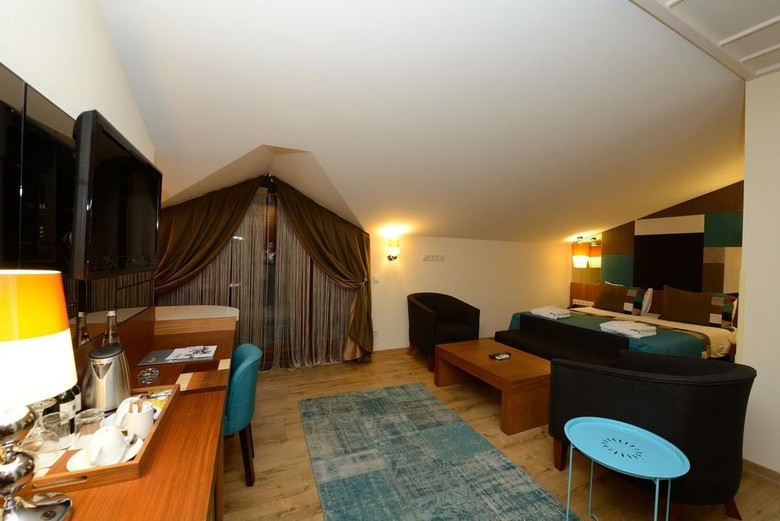 Collage Pera Hotel