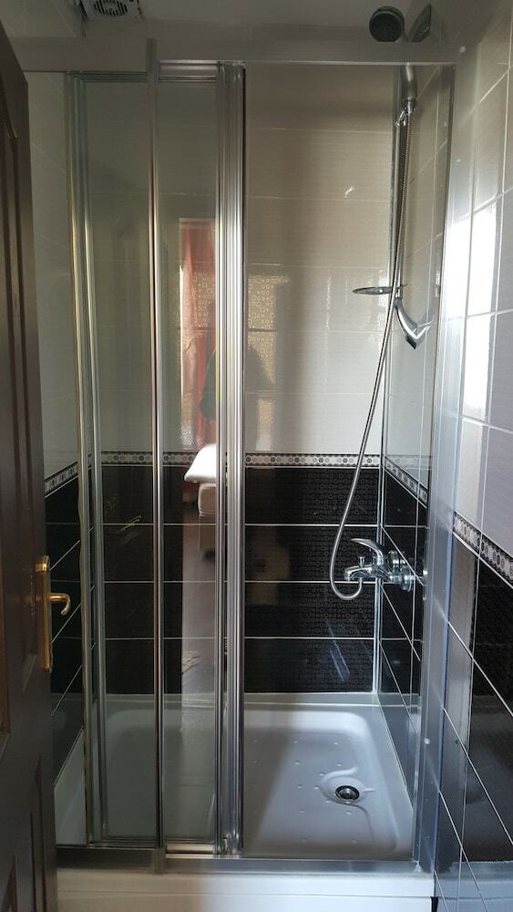Hostal Metropolis Hostel & Guest House
