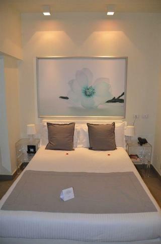 Avenue Hotel