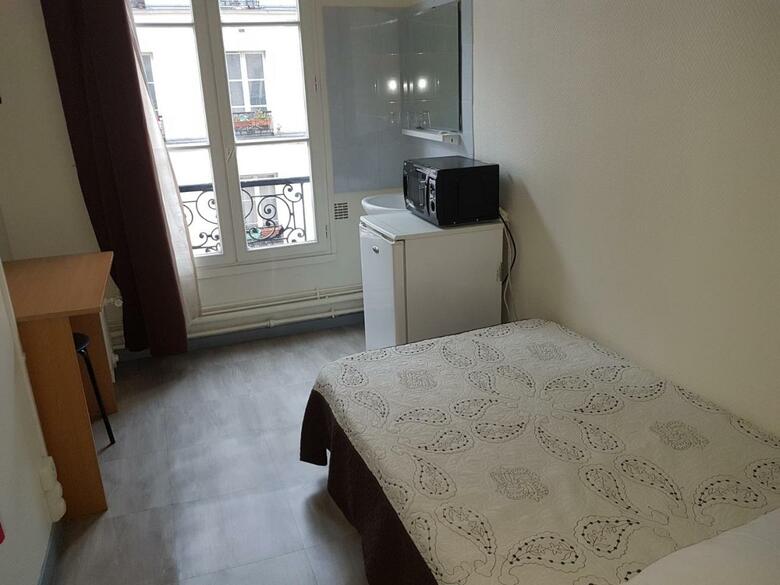 Au Royal Mad Hotel