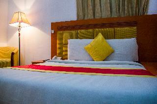 Hotel Crystal Court