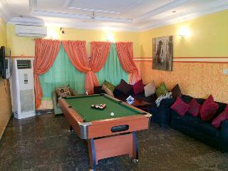 Golden Bird Hotel & Suites