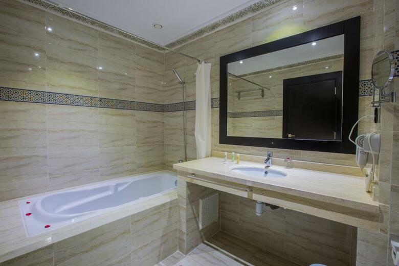 Hotel Riad Ennakhil And Spa