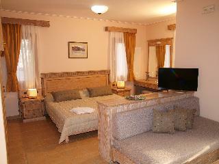 Mylos Hotel & Apartments