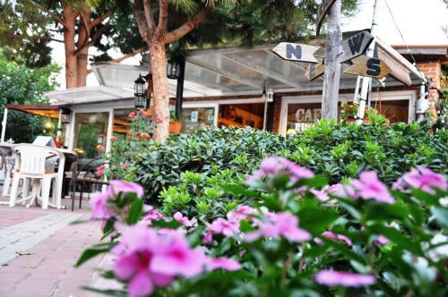 Hostal Mursel Pension Garden Hotel