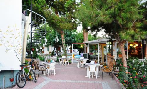 Hostal Mursel Pension Garden Hotel