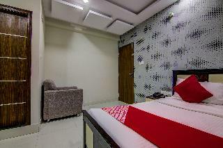 Hotel Oyo 16744 Live Inn Castle