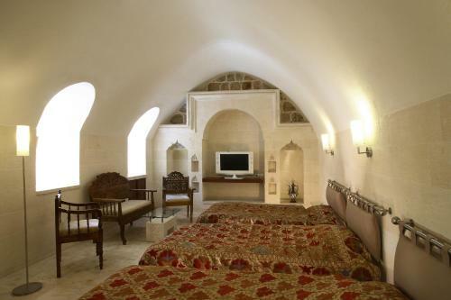 Posada Kasr-i Nehroz Hotel