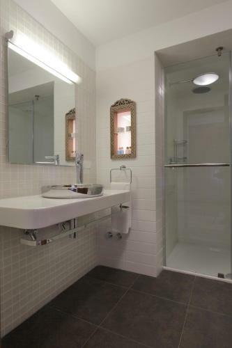 Posada Kasr-i Nehroz Hotel