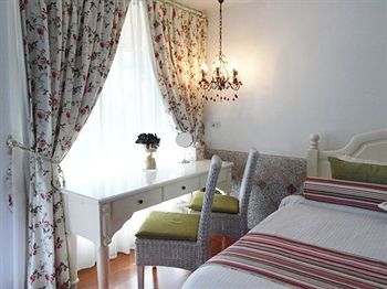 Bed & Breakfast Ea-dor Luxury Villa