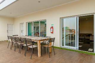 Hotel Reddoorz Plus @ Point Phila Cihampelas