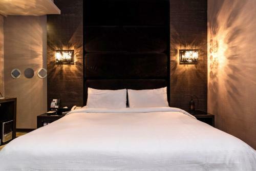 The Riverside Hotel Fashion
