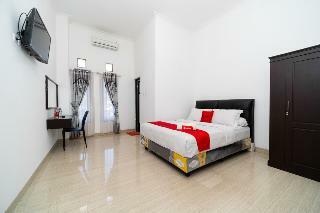 Hotel Reddoorz Near Makassar Town Square 2