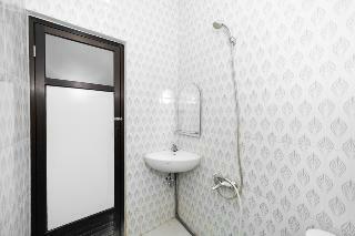 Hotel Reddoorz Near Makassar Town Square 2