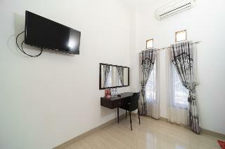 Hotel Reddoorz Near Makassar Town Square 2