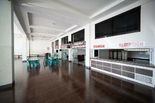 Hotel Reddoorz Near Makassar Town Square 2
