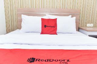 Hotel Reddoorz Plus Near Malang Town Square