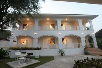 Hotel Banlomnow