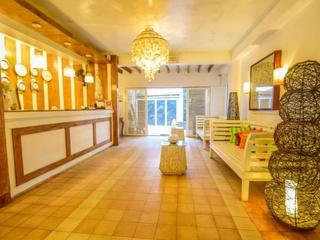 Hotel White House Beach Resort