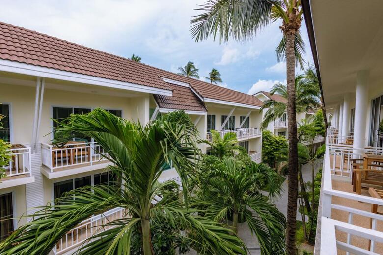 Hotel Ark Bar Beach Resort