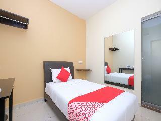 Oyo 89493 Q Hotel