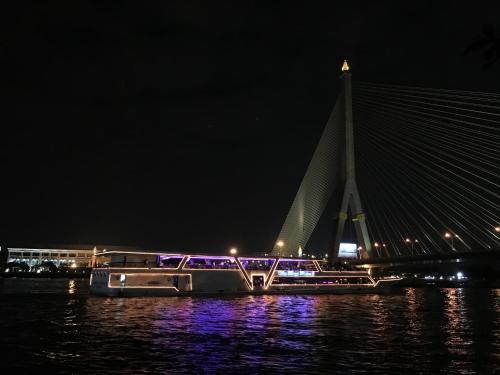 Hostal Phiman Riverview Guesthouse