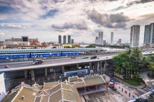 Glur Bangkok Hostel & Coffee Bar