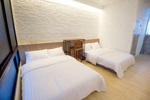 Glur Bangkok Hostel & Coffee Bar
