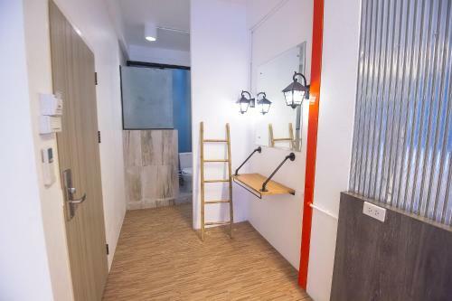 Glur Bangkok Hostel & Coffee Bar