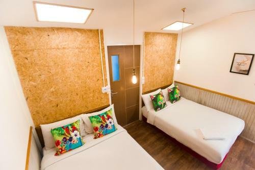 Glur Bangkok Hostel & Coffee Bar