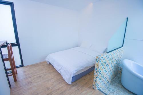 Glur Bangkok Hostel & Coffee Bar