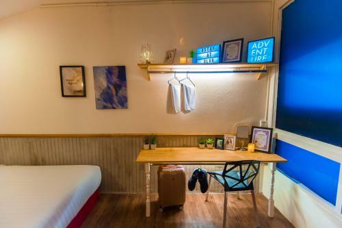 Glur Bangkok Hostel & Coffee Bar