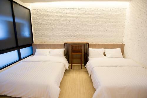 Glur Bangkok Hostel & Coffee Bar