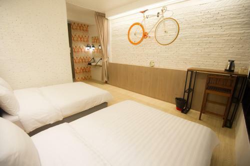 Glur Bangkok Hostel & Coffee Bar