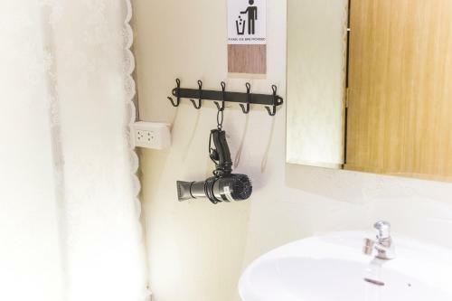 Glur Bangkok Hostel & Coffee Bar