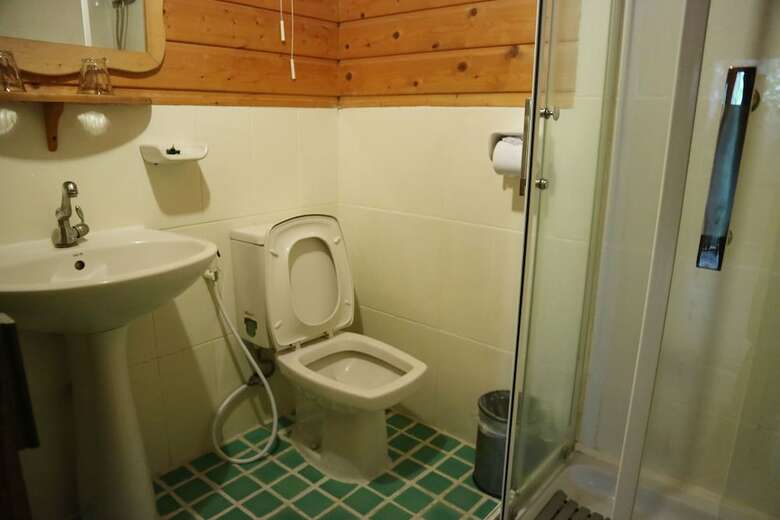 Hotel Log Home Boutique