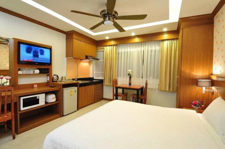 Greenharbor Hotel & Service Apartment