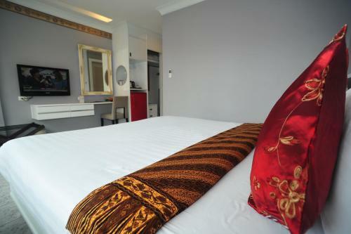 C & N Hotel