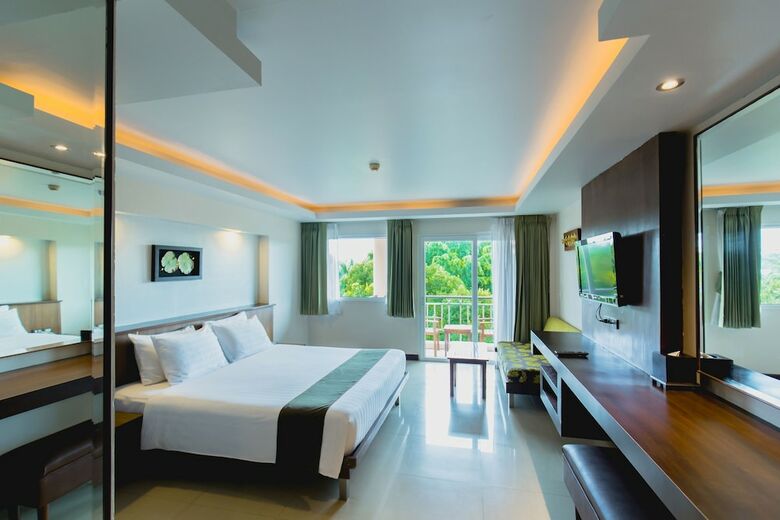 Hotel Thanthip Beach Resort