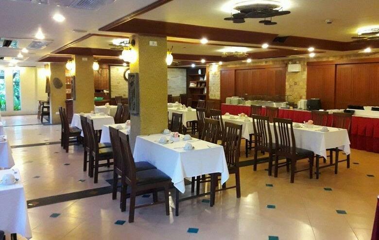 Poppa Palace Hotel