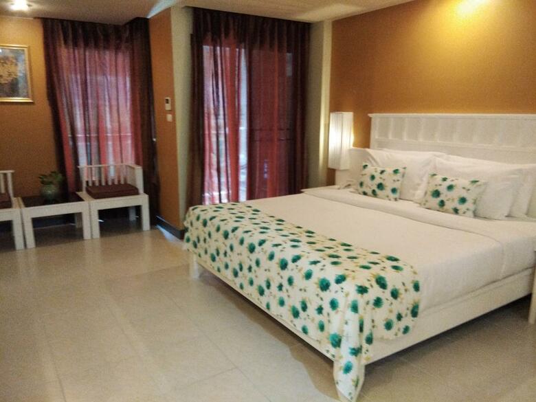 Poppa Palace Hotel