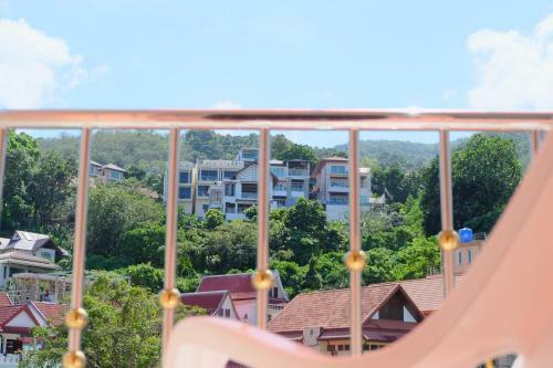 Hotel Patong Eyes