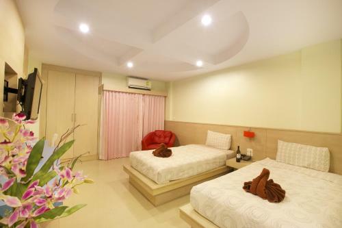 Hotel Patong Eyes
