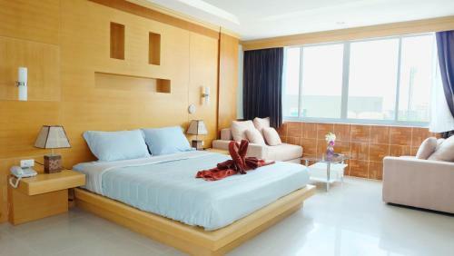 Hotel Patong Eyes