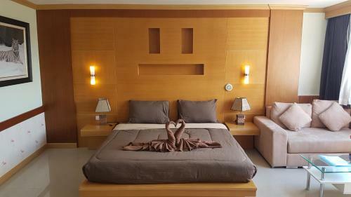 Hotel Patong Eyes